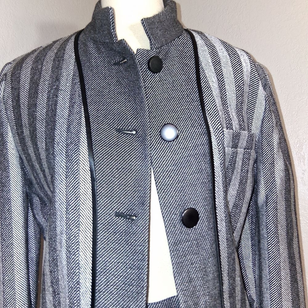 Louis Feraud Gray 2 Piece Jacket & Midi Skirt Set Size 8 - Picture 13 of 16